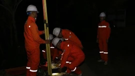 Một ngày theo chân thợ truyền tải, vận hành trên tuyến Tây Bắc