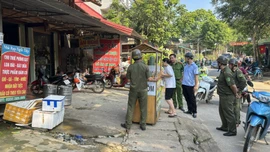 Nghĩa Đô ra quân cao điểm chỉnh trang đô thị chào mừng Đại hội Đảng bộ xã lần thứ I