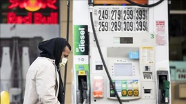 Giá dầu diesel tại Mỹ vượt ngưỡng 5 USD/gallon