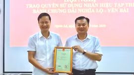 Trao quyền sử dụng Nhãn hiệu tập thể “Bánh chưng dài Nghĩa Lộ - Yên Bái”