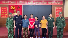 Bắt nhóm người vận chuyển số lượng lớn ngoại tệ qua biên giới