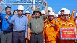 Thủ tướng: Dứt khoát hoàn thành đường dây 500 kV Lào Cai-Vĩnh Yên trong 6 tháng thay vì 2 năm