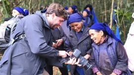 [Ảnh] Du khách quốc tế ấn tượng trước vẻ đẹp đất và người Y Tý