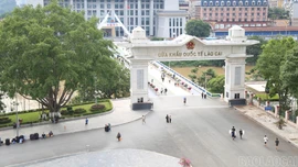 Gần 4,2 triệu lượt người xuất - nhập cảnh qua Cửa khẩu Quốc tế Lào Cai