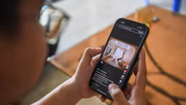 Nghiện video ngắn gây 'thối não' và nỗi lo video AI