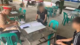 Giao xe cho con khi chưa đủ điều kiện, người đàn ông ở xã Khánh Hoà bị phạt 9 triệu đồng