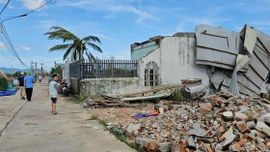 Bão số 13 khiến hàng chục ngàn ngôi nhà bị tốc mái, Thủ tướng chỉ đạo tập trung khắc phục hậu quả