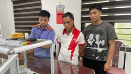 Công an xã Bát Xát bắt 3 đối tượng có hành vi sử dụng, mua bán trái phép chất ma tuý