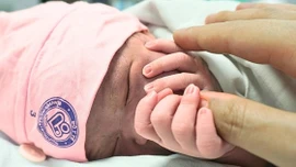 Đề xuất hỗ trợ tiền cho phụ nữ sinh 2 con trước 35 tuổi