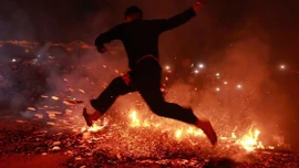 Bước nhảy thiêng của người Dao đỏ đón tổ tiên về ăn Tết