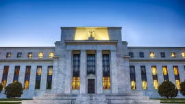 Fed điều chỉnh lãi suất, thị trường toàn cầu 'nín thở' chờ quyết định