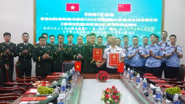 Hội đàm và trao danh hiệu sứ giả hữu nghị Việt Nam - Trung Quốc