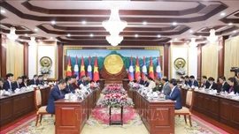 Việt Nam - Lào tiếp tục thắt chặt quan hệ đặc biệt và hợp tác toàn diện