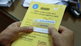 Những khoản phụ cấp nào được tính vào tiền lương tháng hiện hưởng khi nghỉ hưu trước tuổi?