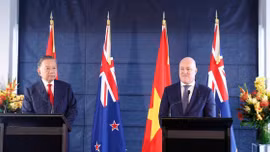 Tổng Bí thư, Chủ tịch nước Tô Lâm và Thủ tướng New Zealand gặp gỡ báo chí, chứng kiến trao văn kiện hợp tác