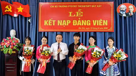 5 học sinh Trường Phổ thông DTNT THCS và THPT Bát Xát được kết nạp đảng 
