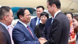 Thủ tướng tới Thiên Tân, bắt đầu chuyến công tác dự Hội nghị WEF và làm việc tại Trung Quốc