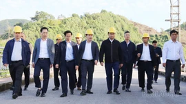 Bí thư Tỉnh ủy Trịnh Việt Hùng kiểm tra, khảo sát tổng thể vùng hồ Thác Bà