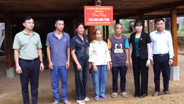 Trao hỗ trợ xây dựng nhà ở cho 3 hộ dân bị hỏa hoạn ở thôn Lằng Đáp, xã Nghĩa Đô