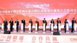 Phó Chủ tịch UBND tỉnh Vũ Thị HIền Hạnh dự khai mạc Lễ hội sông Hồng - Tuần hợp tác Việt Nam - Trung Quốc lưu vực sông Hồng năm 2025