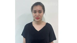 Nữ quái bán ma túy ra đầu thú cơ quan Công an