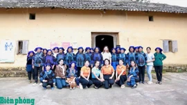 Theo bước sương sớm về thôn Lao Chải