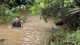 Mưa lớn làm 2 người mất tích, 10 ngôi nhà bị hư hỏng