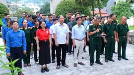 Trường Cao đẳng Lào Cai dâng hương tưởng niệm các anh hùng liệt sĩ