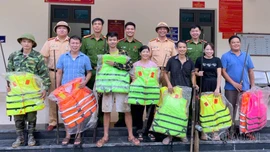 “Đổi vũ khí, tặng áo phao” - cách làm hay trong vận động, thu hồi vũ khí, vật liệu nổ 