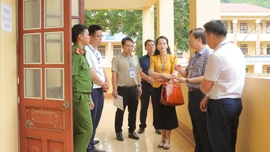 Kiểm tra công tác tổ chức kỳ thi tốt nghiệp THPT tại Văn Bàn