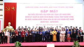Phó Bí thư Tỉnh ủy, Chủ tịch Ủy ban MTTQ Việt Nam tỉnh Lào Cai Giàng Thị Dung dự Hội nghị gặp mặt đại biểu tiêu biểu đại diện các tầng lớp Nhân dân cả nước