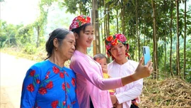 Chuyển đổi số và sự thay đổi của phụ nữ vùng dân tộc thiểu số 