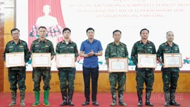 Khen thưởng 65 tập thể, cá nhân tham gia khắc phục hậu quả hoàn lưu bão số 10