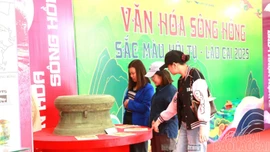 Người dân háo hức đón chờ Festival Sông Hồng 