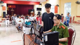 Lào Cai: Nỗ lực cấp căn cước và định danh điện tử cho thí sinh trước "vũ môn"