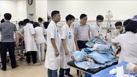 Vụ xe ô tô 29 chỗ lao xuống vực ở Phú Thọ: Khẩn trương cứu chữa cho các nạn nhân