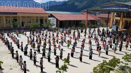 Mô hình trường học bán trú - nâng bước chân học sinh đến lớp