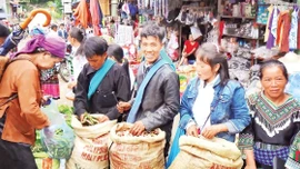 Rộn ràng Mường Hum