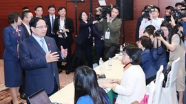 Thủ tướng Phạm Minh Chính thăm, động viên cán bộ, phóng viên, biên tập viên tác nghiệpTrung tâm báo chí phục vụ Đại hội XIV của Đảng