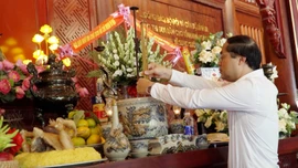 Bí thư Tỉnh ủy Trịnh Xuân Trường dâng hương tưởng niệm nhân 56 năm ngày giỗ Chủ tịch Hồ Chí Minh 