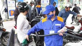 Giá xăng dầu giảm mạnh từ 0 giờ ngày hôm nay 27/3, xăng RON95-III giảm hơn 5.600 đồng/lít