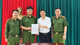 Công an xã Tả Phìn giúp người dân nhận lại gần 500 triệu đồng chuyển khoản nhầm