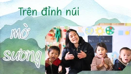 Trên đỉnh núi mờ sương