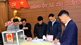 Xã vùng cao Sín Chéng tích cực chuẩn bị cho ngày hội toàn dân