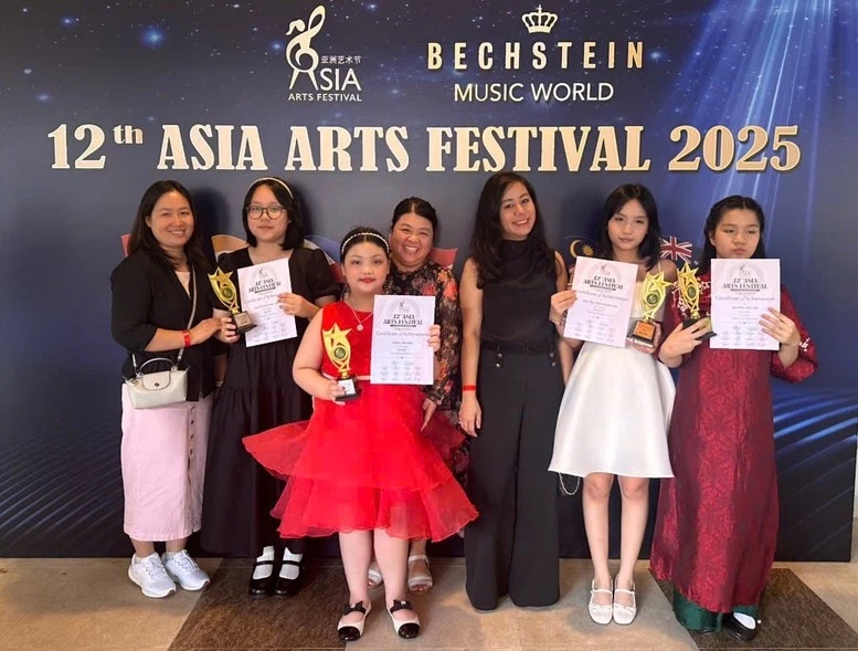 Các thí sinh Việt Nam đạt nhiều giải cao tại Liên hoan Nghệ thuật châu Á lần thứ 12.