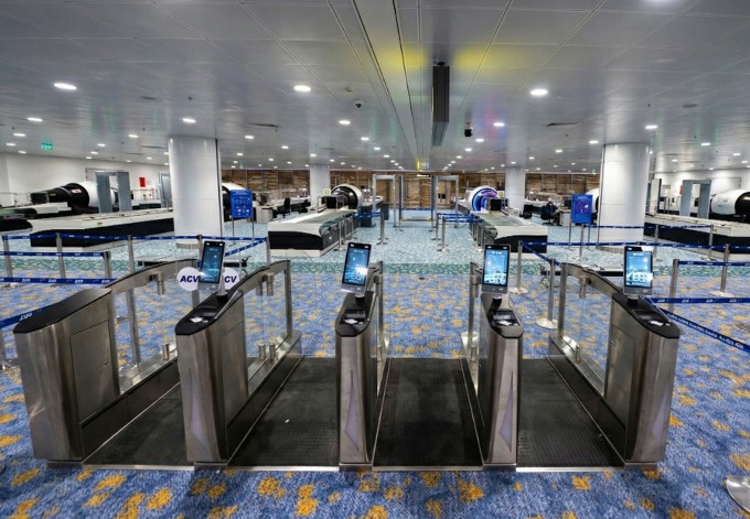 Sistema automatizado de controle de segurança. Hệ thống kiểm soát an ninh tự động.