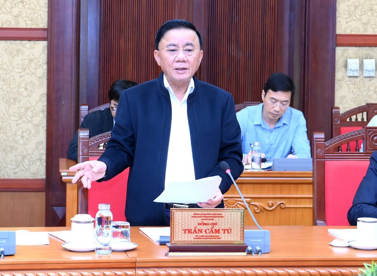 Đồng chí Trần Cẩm Tú phát biểu kết luận cuộc họp. Đồng chí Trần Cẩm Tú phát biểu kết luận cuộc họp.