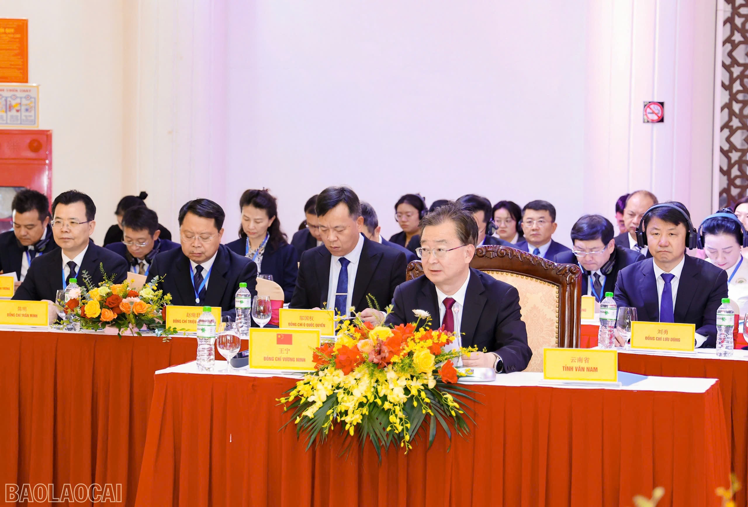 Đồng chí Vương Ninh - Ủy viên Ban Chấp hành Trung ương Đảng Cộng sản Trung Quốc, Bí thư Tỉnh ủy, Chủ nhiệm Ủy ban Thường vụ Nhân Đại tỉnh Vân Nam cùng đại diện các sở, ngành tỉnh Vân Nam. z7169920351516-427c6314869bf1de3a893b9de288917b.jpg