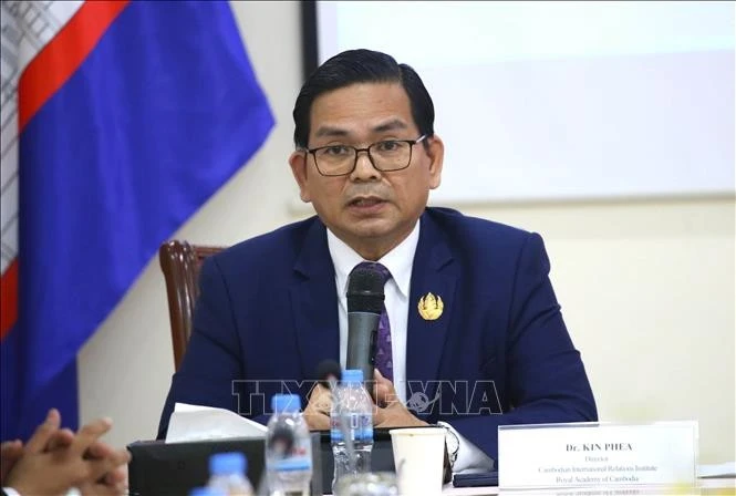 Tiến sĩ Kin Phea, Viện trưởng Viện Quan hệ Quốc tế Campuchia, Viện Hàn lâm Hoàng gia Campuchia (RAC), chuyên gia phân tích chính trị hàng đầu tại Phnom Penh.