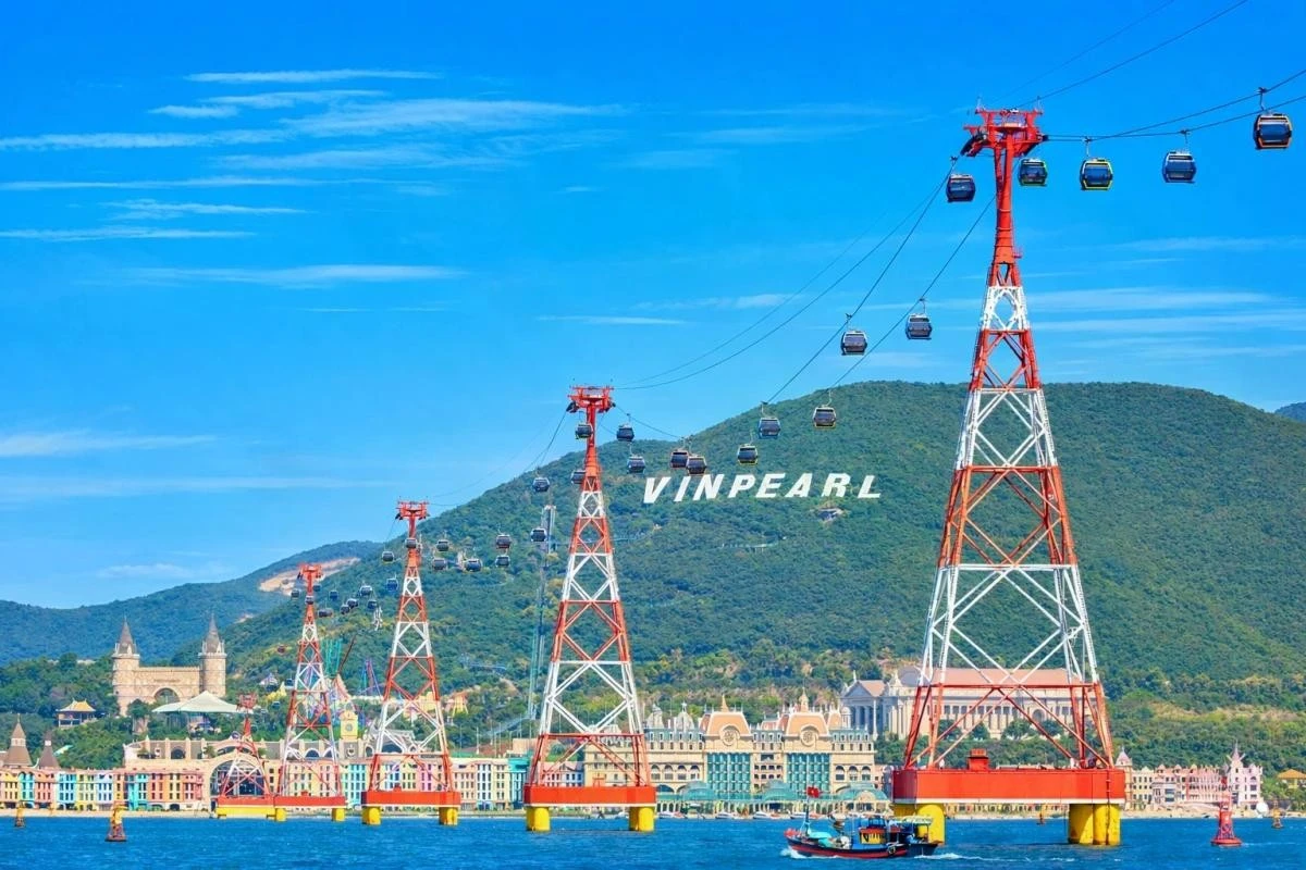Tuyến cáp treo Vinpearl - biểu tượng du lịch của thành phố biển Nha Trang.